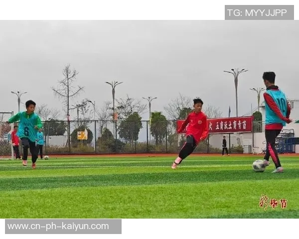 奔跑吧踢足球让青春在绿茵场上绽放激情与梦想的火花