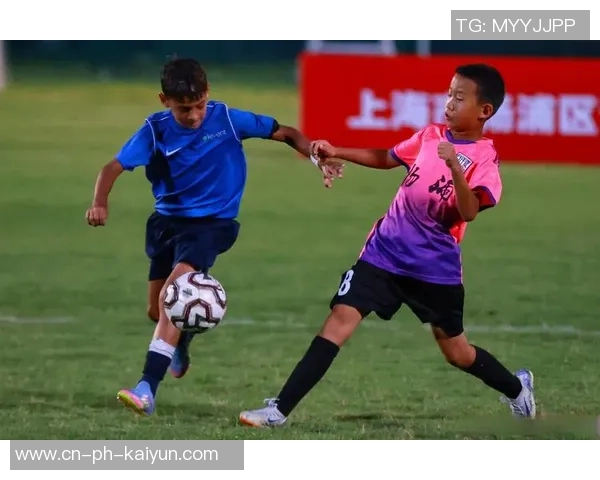 足球小将明队携手奋进追梦之旅展现青春拼搏精神与团队力量